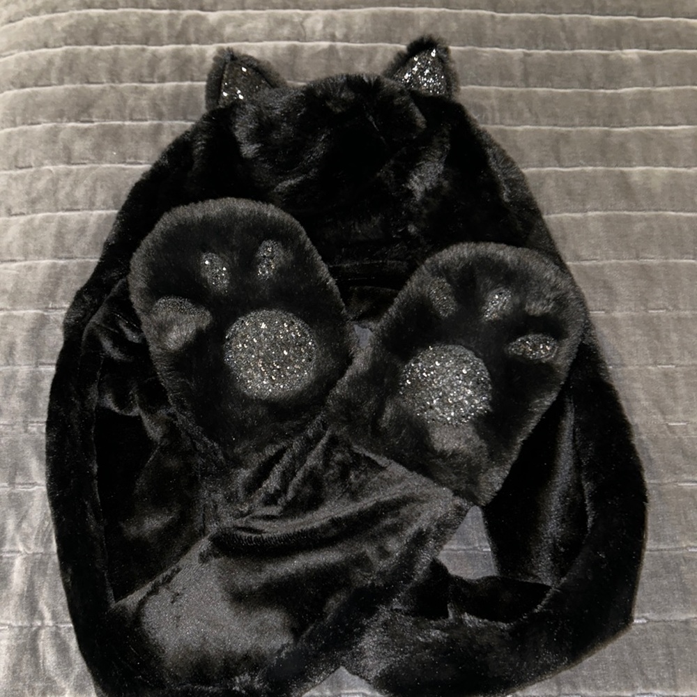 Claire’s Cat Hood & Mittens